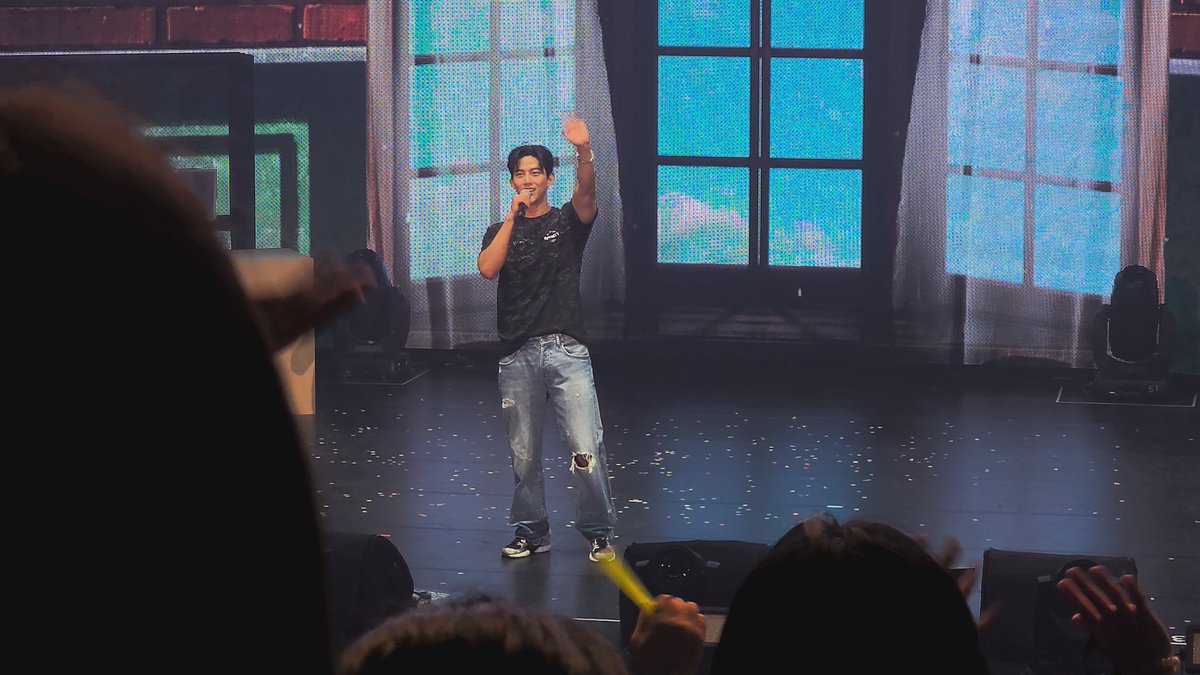 OnlyURealJin's tweet photo. He has really good fan service.

He really loves fans.

He made his vlog himself for fans.

We can feel his love.

I am so happy to be his fan.

He made his fansong for us.

He uploaded his filming every time.

He greet for fans everywhere.

He remembered fans. 

@taeccool https://t.co/Q9CXpjxOEb