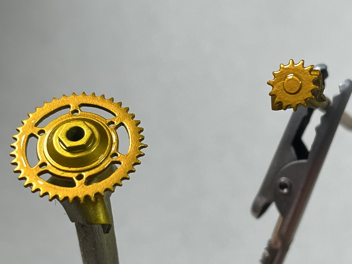 BCNR33LM's tweet image. #アンリミテッドオートモデルコンペ
#バイクプラモ盛上げ隊
#RC30
朝から模活した
スプロケを自分のNSRを参考に塗装した
ちょいイエロー、ちょいオレンジ
もっと模活したいけど、昼から役員会…
もうすぐ出勤しなくちゃ💦
帰ってきたらディスク塗装しよっと♬