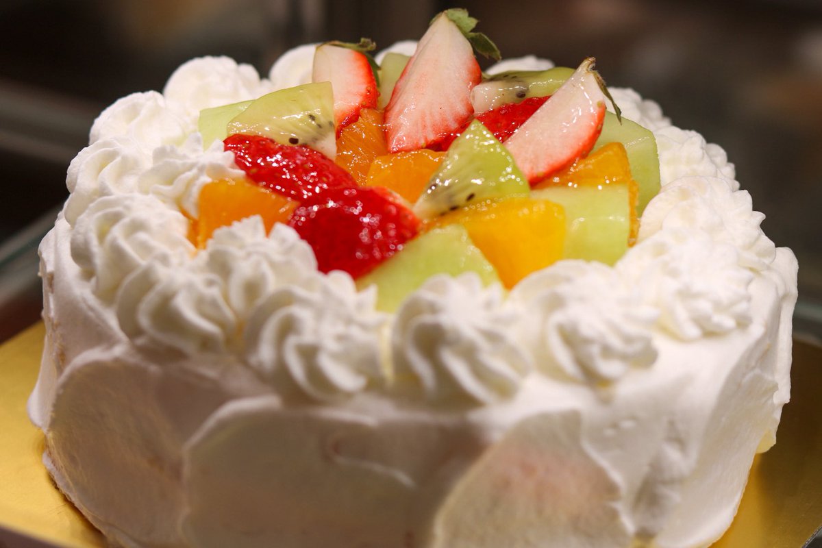 9月18日月曜日
連休最終日の敬老の日も15時まで営業中です！
お誕生日ケーキなどのご相談もお気軽にどうぞー(^^)