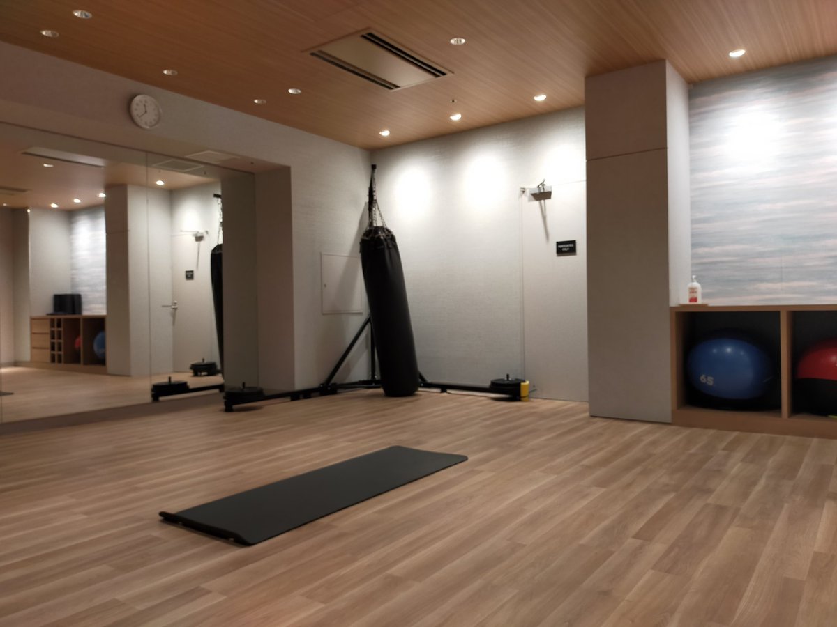 hugo7sakamoto's tweet photo. Fitness training makes my body feel comfortable to be in the afternoon.

As I've eaten big breakfast this morning, so it might not be such difference, though.. https://t.co/AYLk2edcLl