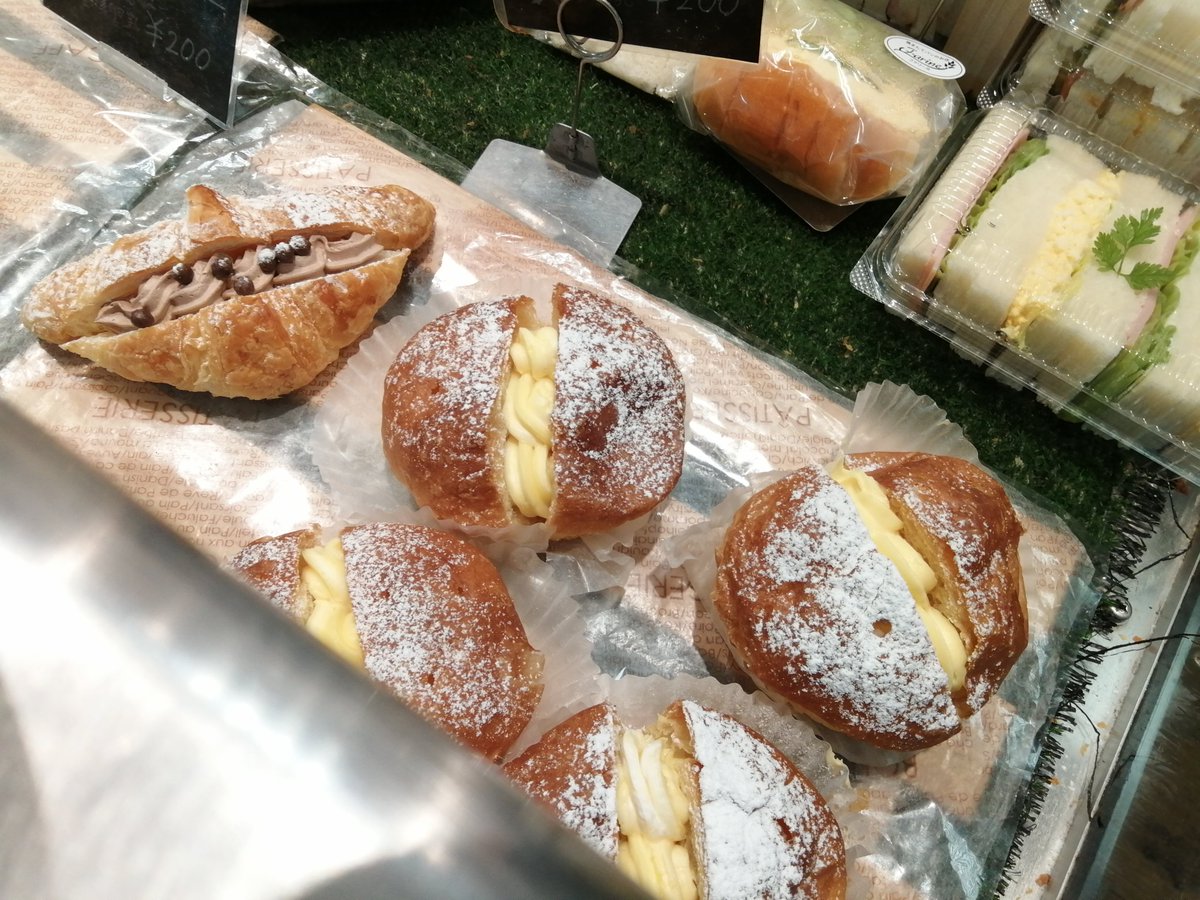 hrrn_mi_A_ydk's tweet photo. 寄りたいとこ色々あるけどまずはここ、メンバーカラーの幟が揺れるメルシーさん。
あーりん絶賛、ファリーヌさんのクイニーアマンシューうまー!
「黒部ショッピングセンター メルシー」に行きました! | ももクロ聖地巡礼マップ
#佐々木彩夏
#MomocloMap
#ももクロ聖地巡礼
https://t.co/euq5WqPrSq https://t.co/UKbkj0NOFt
