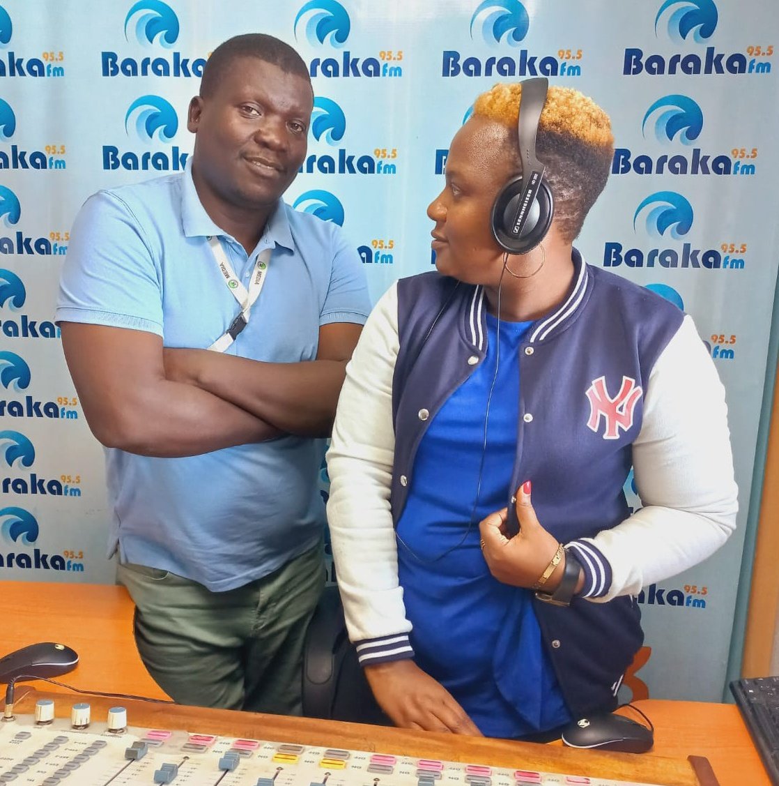 BarakaFmKe's tweet photo. Good Morning. New week on #MegaBreakfastShow kuanzia 6AM-10AM. Ungana nasi #GeorgeNaTriciah uburudike vyakutosha👍.Comment uliko!
#ChamaTawala
#ShikaMo
#StateOfTheNation
@ItsGeorge254 
@Triciahbb 
Congo Brazzaville Moses Kuria Tanzania https://t.co/iokJpzcikU