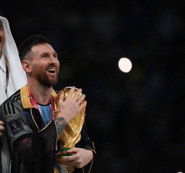 AleLiparoti's tweet photo. Se cumplen 9 meses de que el 10 se consagró campeón del mundo. 

Messi es campeón del mundo. Fuimos muy felices. 

🇦🇷😍 https://t.co/TqzeLnfrVR
