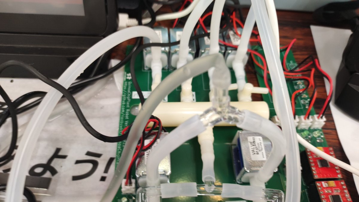 nanbuwks's tweet photo. 秋葉原ロボット部の今回のプログラム体験コーナーは栽培ロボットボードを使った給排水プログラム体験 #NT富山 #AKBROBOT https://t.co/HNpVlS0z4L