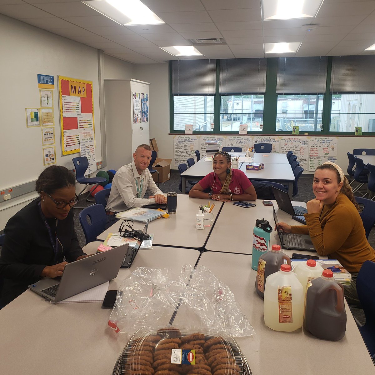 CapriceMallard's tweet photo. 🎶How do your lessons flow?@T_Flow_Love provides guidance to the teachers at Webster ES for improving the RHYTHM of their classrooms and beyond.🥇 https://t.co/Y8I6aGF9Ei
