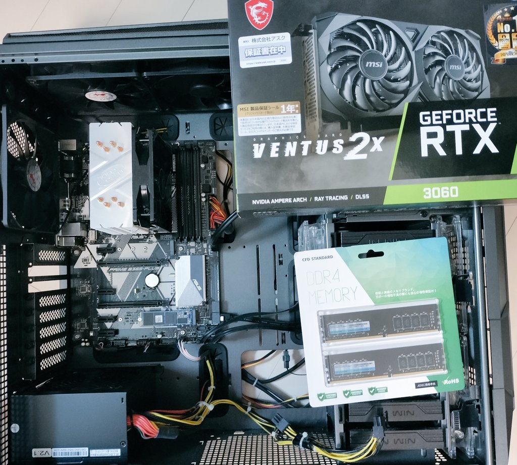 Ontama75's tweet photo. 初めてPCのパーツ変えておもろいより怖いが勝つ事を知った今日 https://t.co/e7ALg2bvcy