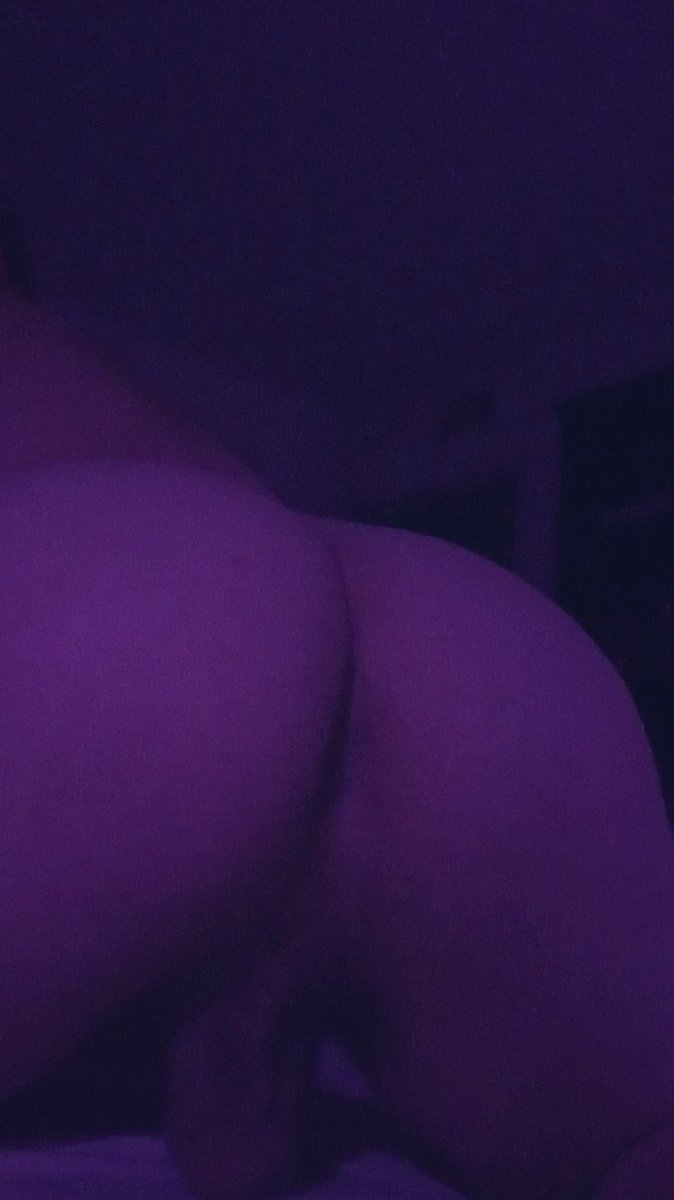 crystal_dadddy's tweet photo. Found there old pics that reminded me that I’ve got a nice ass, anyone wanna eat it?😉 https://t.co/Y54Cz85bZF