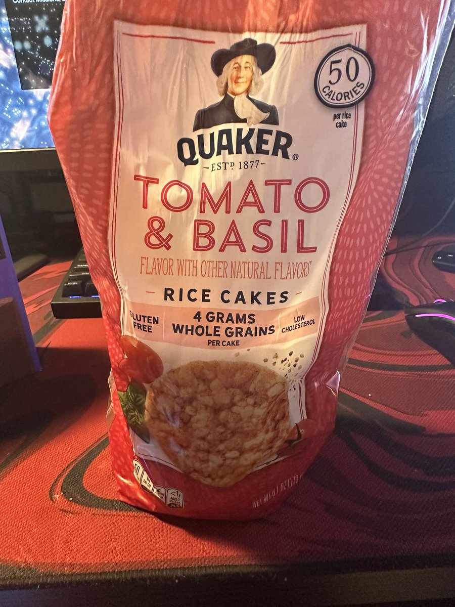 Day 23 - kept it light all day today enjoying my football Sunday. Tried these @thinkproducts protein bars - FIRE. Very tasty. Crushing rice cakes as well. These tomato & basil ones are my favorite. Back after it tomorrow. Lets have a week.