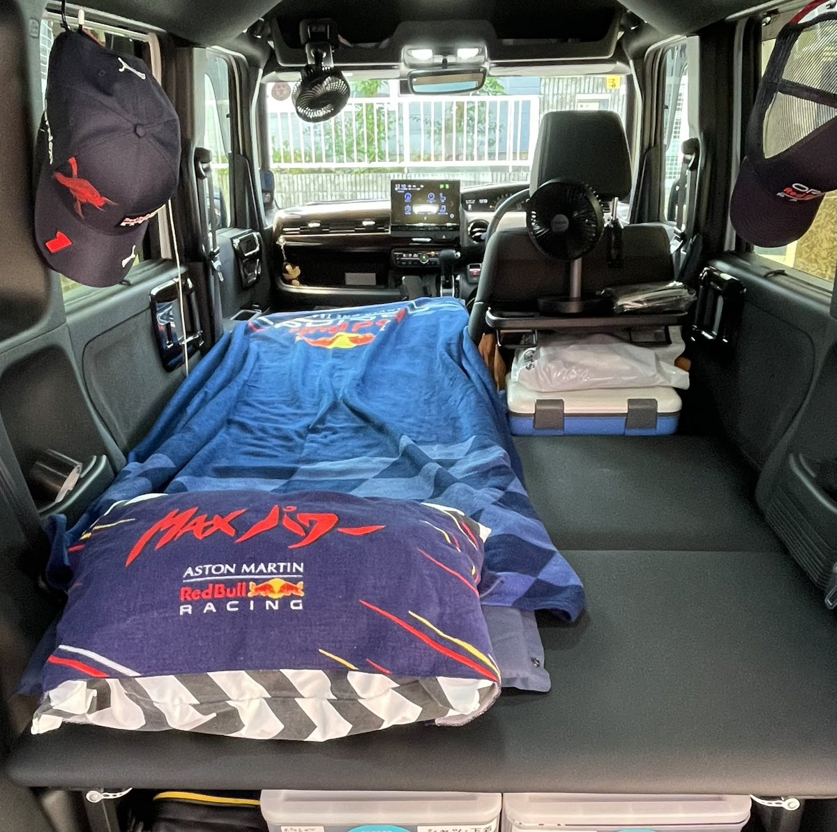 spacecircus39's tweet photo. とりあえず車中泊の準備できた😄 #f1jp #suzuka https://t.co/0717T6hQd9