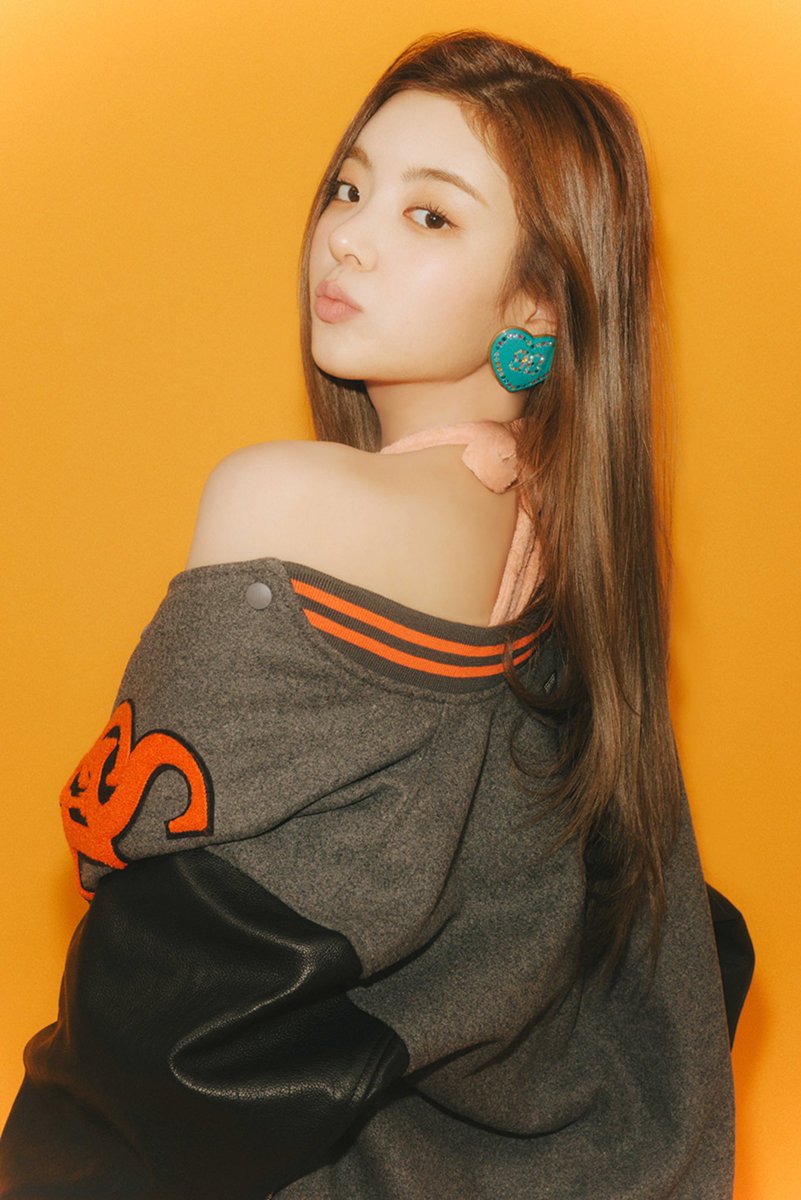 ITZY’s Lia to take a temporarily hiatus due to health issues related to extreme tension and anxiety.