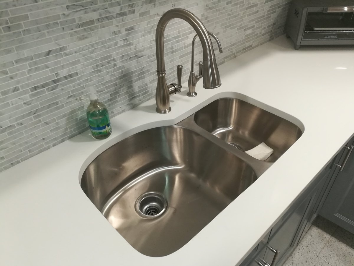 Double Sinks 

#sinks #stainlessteels #delta #quartzcountertop #construction #nyc #brooklyn #kitchendesign #designer #kitchenremodel