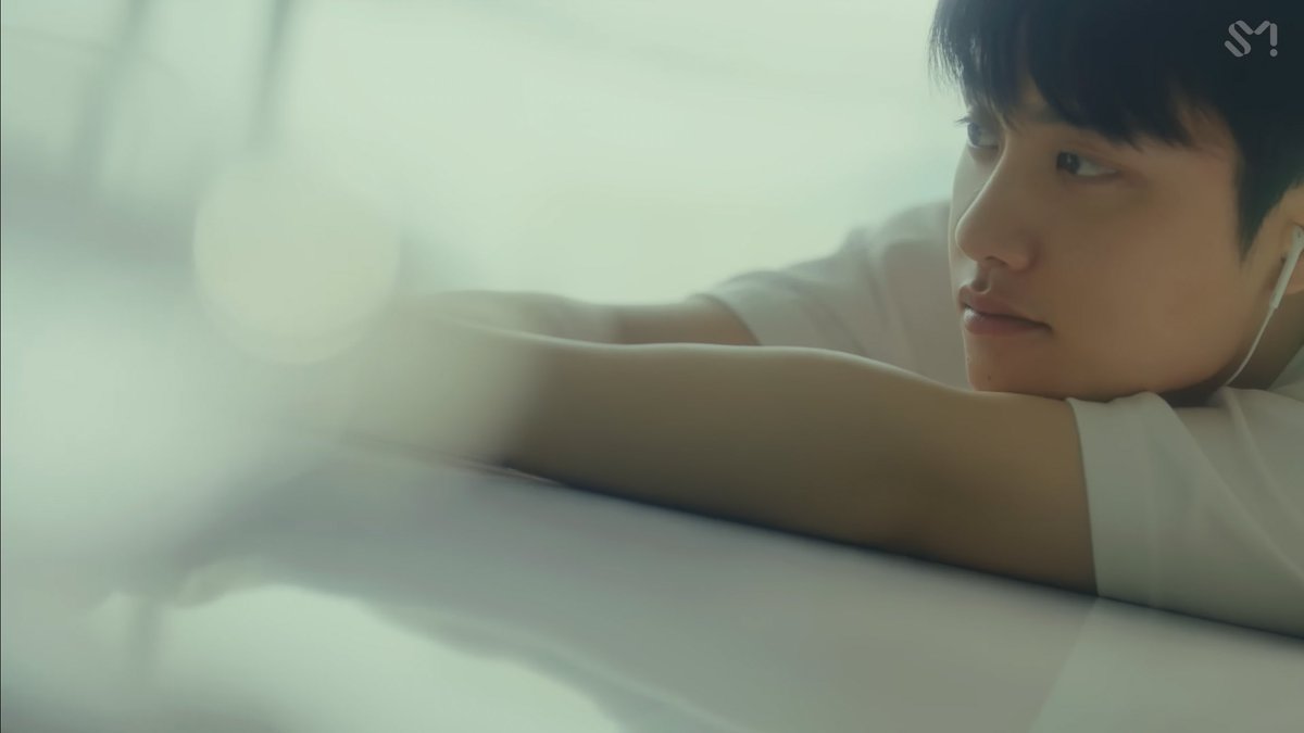 PopBase's tweet photo. EXO's D.O. has released the music video to ‘Somebody.’

Watch: https://t.co/QcpZrA9LVZ https://t.co/fY4bPhHV8z
