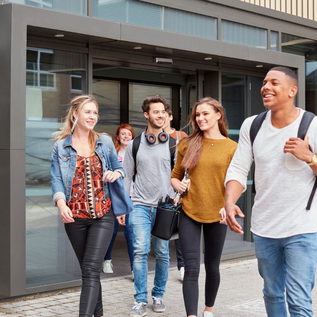 Let’s introduce ourselves! Cardiff Digs is a space that provides advice for students living, studying or working in Cardiff. Follow us for useful tips to help you settle in Cardiff 😊   
#WelcomeStudents #Cardiff #Freshers2023 #CardiffStudents