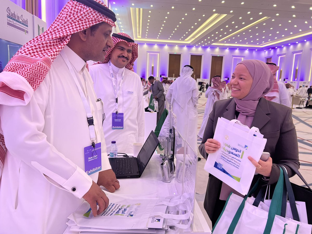 BahaUniversity's tweet photo. #يحدث_الآن | يشهد جناح  #جامعة_الباحة  المشارك في ملتقى #ادرس_في_السعودية الذي تنظمه #وزارة_التعليم بمدينة #الرياض ، إقبالاً كبيرًا من زوار الملتقى . https://t.co/m2YX5q20Ji