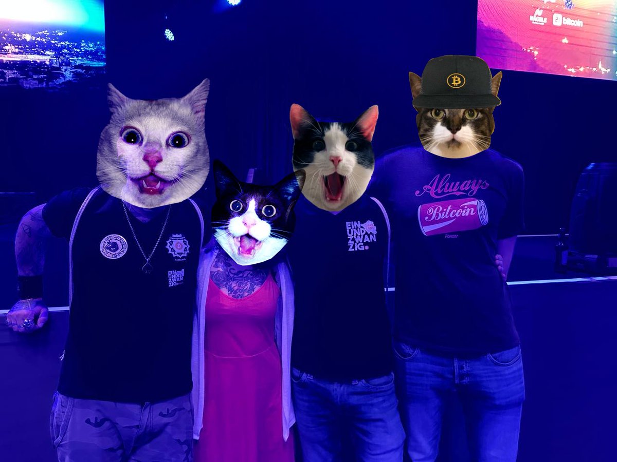 Hodlcat21's tweet photo. ๐พMeeting the #ringoffur gang at the #BTC23๐
#nothuman
#catstogetherstrong
#bitcoin
where @KanutoTakumi, @cercatrova_21, @21CatBeans, @taeppsch & @ThatsWhatHeSat ? ๐ https://t.co/MgZ7ueFEKh