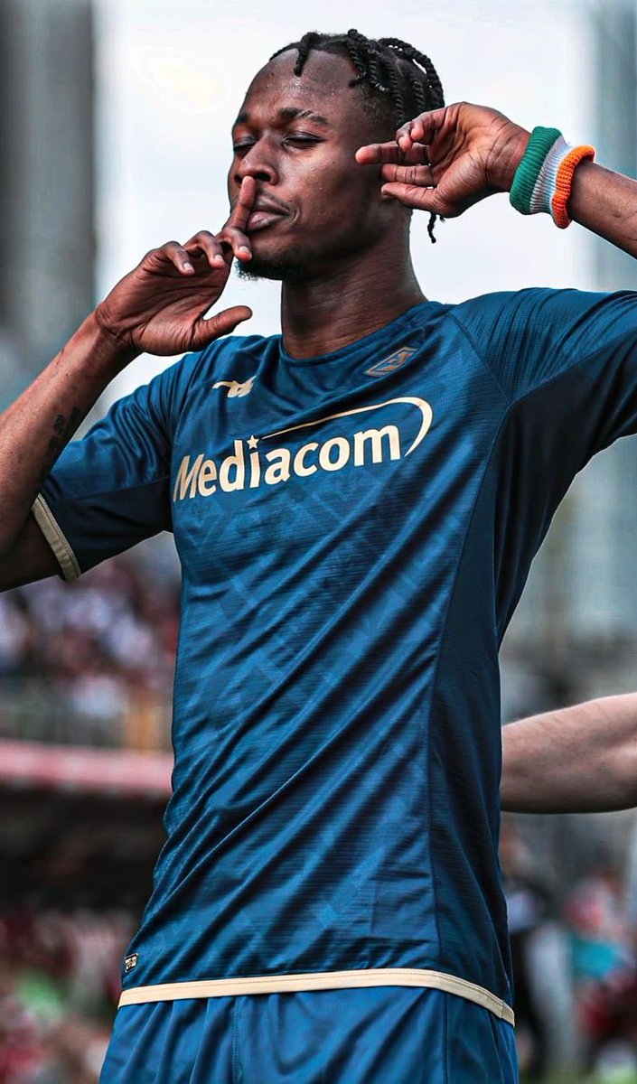 FiorentinaPics's tweet photo. Kanu 🧨💜 https://t.co/hHCtTQP5vH