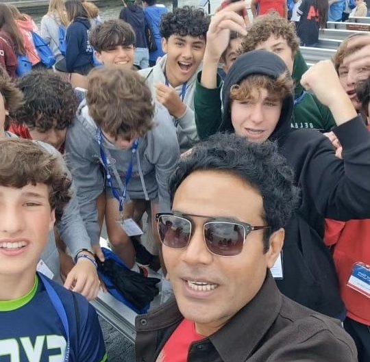 Spend great time & moments with Young Minds at a school visit in NewYork🏫✨ Fantastic Ambience👌🏼 Great Experience👍🏼

#schooltime📚 #youngminds #studentslove❤️ #selfiemodeon📷 #greatambience #usadiaries🇺🇸 #usatrip #schoolvisit #memoriesforlife #actorlife #salimdiwan