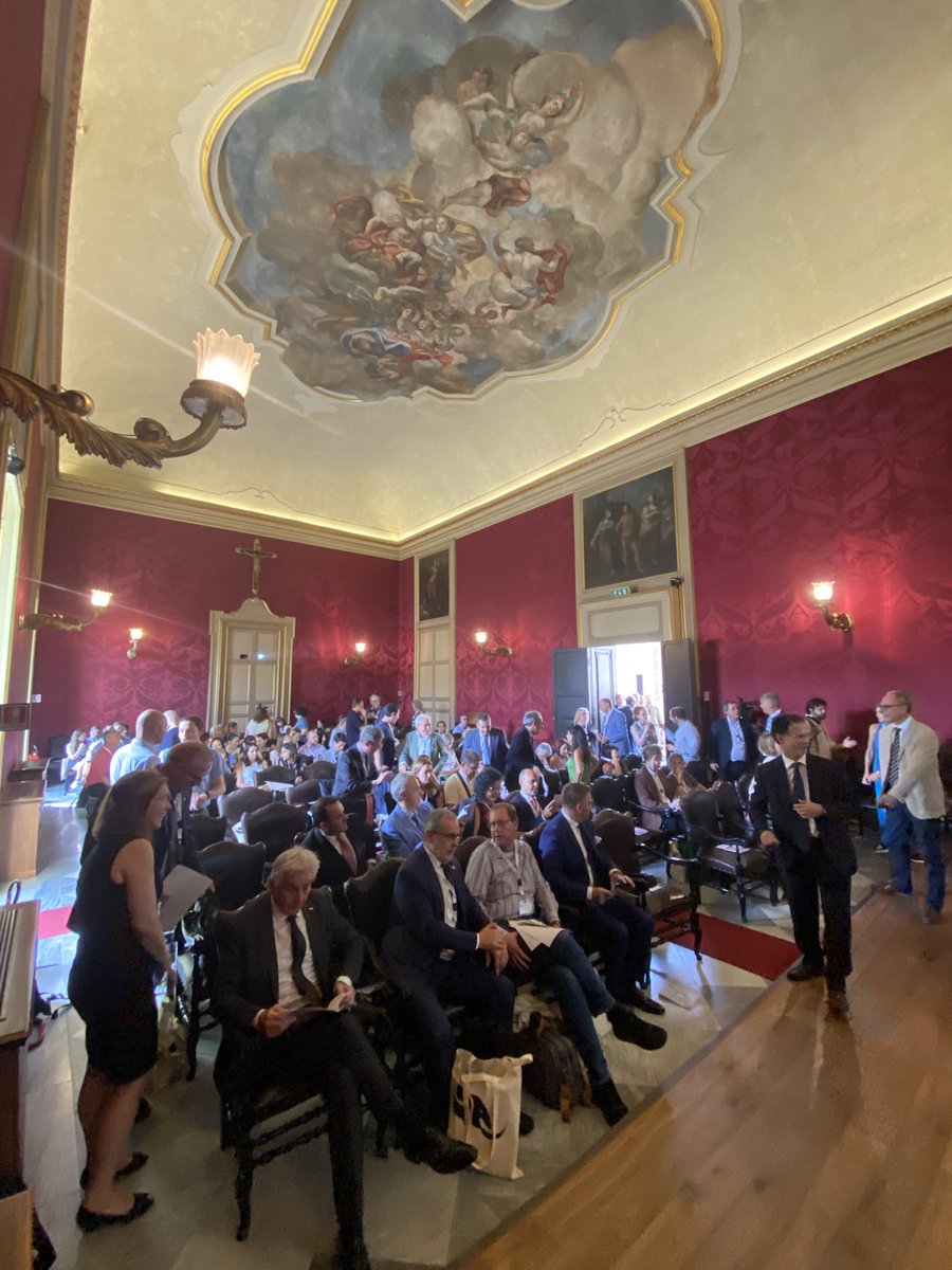 EUNICE_uni_'s tweet photo. Ou General Assembly starts with an overview of our achievements so far. Follow the live streaming at https://t.co/WHBcix5Tmz !🌐
#EuropeanUniversity #customisededucation https://t.co/jcP4jxqcgS