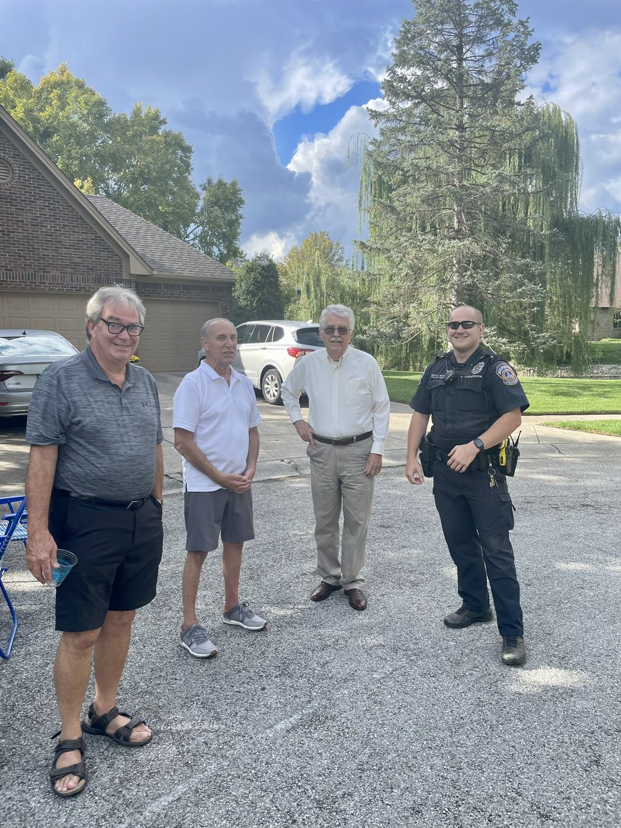 IMPDNW's tweet photo. We had a wonderful time this evening with our friends at an ice cream social. We can’t wait to do this with more neighborhoods in the Northwest District very soon! 

#TheGreatNorthwest
#PoliceCommunityPartnership https://t.co/JKay6h2GCW