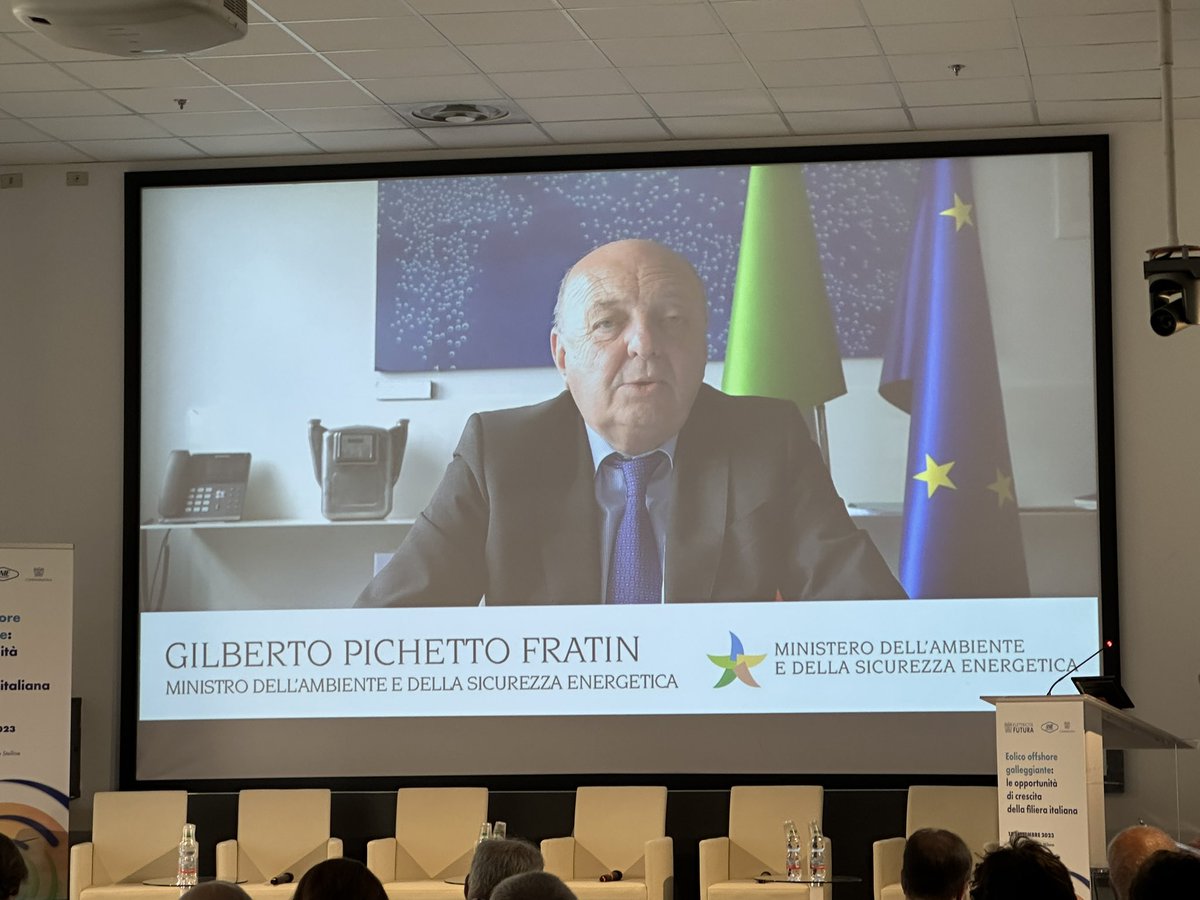 Lo sviluppo delle rinnovabili rappresenta una straordinaria opportunità di crescita per il nostro Paese. In questo quadro rilevante può essere il contributo dell'eolico offshore.

È in preparazione un provvedimento sull'eolico offshore che interesserà grandi aree.