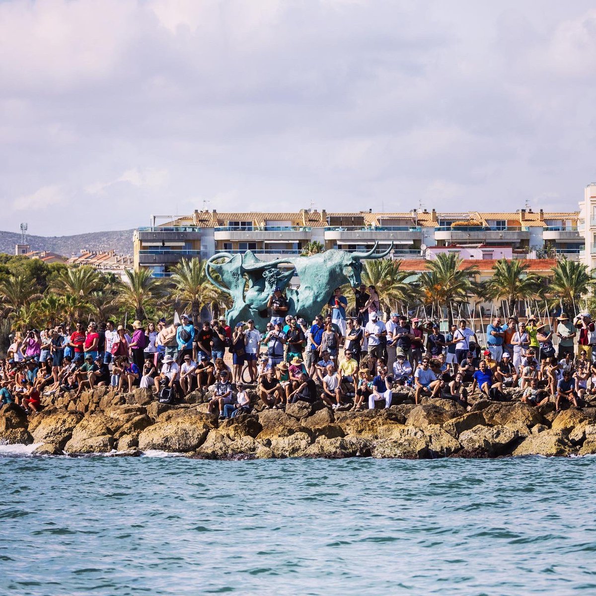 AmerMagicTeam's tweet photo. What. A. Weekend! Thank you to all of our fans who came out to Vilanova i La Geltrú and to everyone who cheered us on from all over the world!🇺🇸 Your support means everything to us!🫶

#AmericanMagic #AmericasCup #AC37 #Sailing #Foiling #Race #Regatta https://t.co/uU8iva94Ms