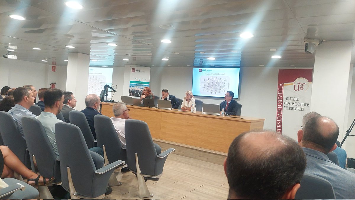 jarubi's tweet photo. Conversamos sobre evaluación de políticas públicas y la contribución de los datos a este propósito con inspiradores ponentes que han querido reunirse en la Universidad de Sevilla https://t.co/0pKrm3ykPT
