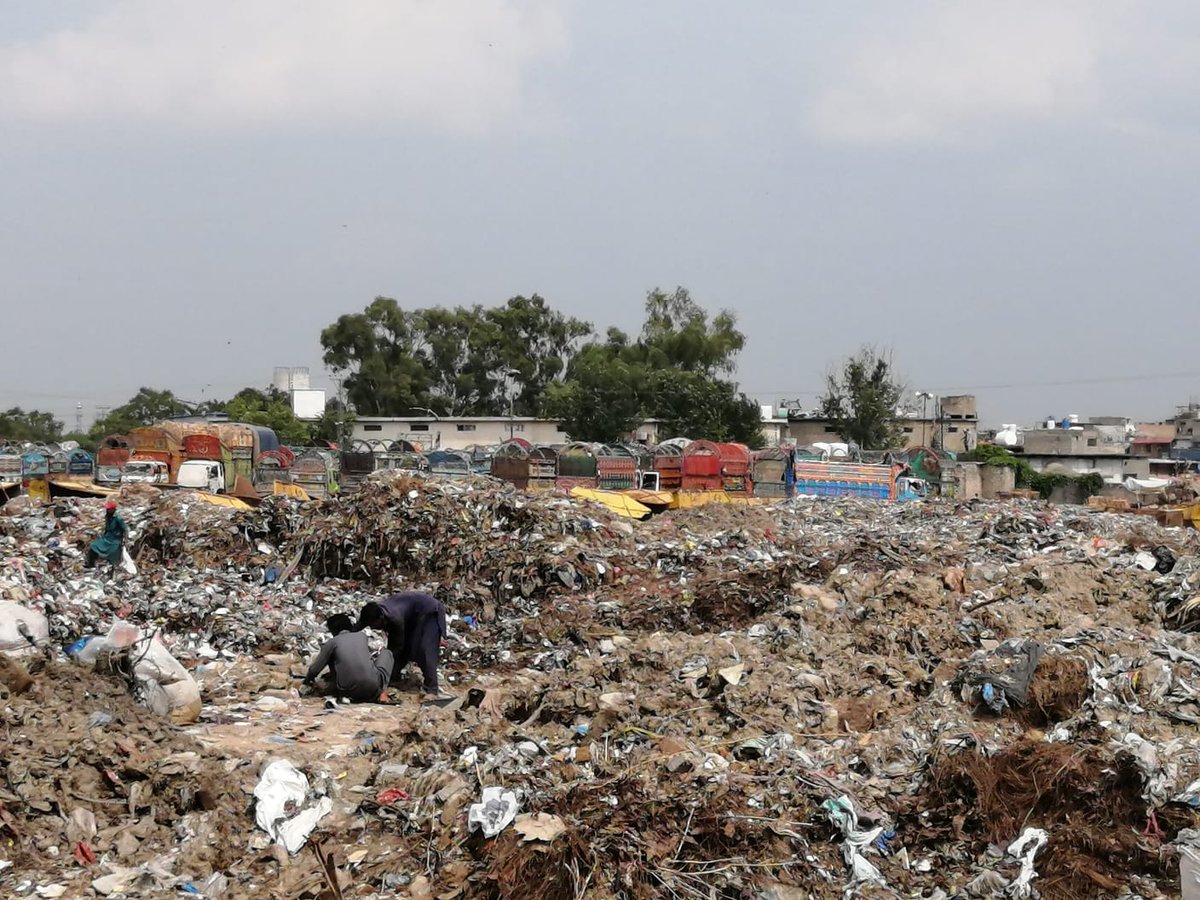 I10Isb's tweet image. تمام لوگ اس پر آواز اُاٹھائیں، اس کچرا کنڈی کو آبادی سے دور کرنے میں ہماری مدد کریں
لوکیشن: سیکٹر I- 11 عقب میٹرا کیش این کیری
@Islamabadies @HumayunJaved_ @CDAthecapital @PakSarfrazbugti @Bashirchaudhry @CDASectorI_14 @SaadMudassir @SardarZimri @cda_environment @Muhammad77Asif