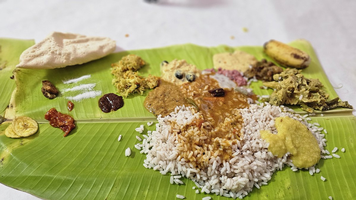 knobzy's tweet photo. If Pablo is having a sadya ,,.. #onam #sadya #pablo #kerala #colombia https://t.co/bLeToWDkZc