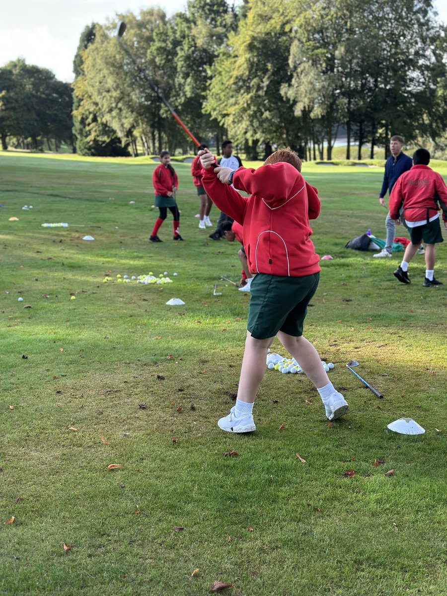 HallfieldSport's tweet photo. Another great session of golf this morning @GolfEdgbaston. Our Year 7 students look to be enjoying themselves in some competitive team activities. We’re starting to see some big swings! ⛳️⛳️ #PELesson #GolfLesson #HallfieldSeniors @HallfieldSchool @KeithBMorrow1 https://t.co/oRmJSv5mgs