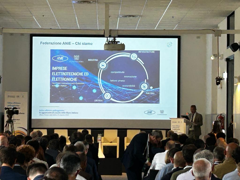 #EolicoOffshore galleggiante: le opportunità di crescita della filiera italiana. 
Proseguono i lavori dell’#evento con i saluti istituzionali di Filippo Girardi, Presidente, <a href="/ANIE_Fed/">ANIE Federazione</a> tinyurl.com/4w92enb2