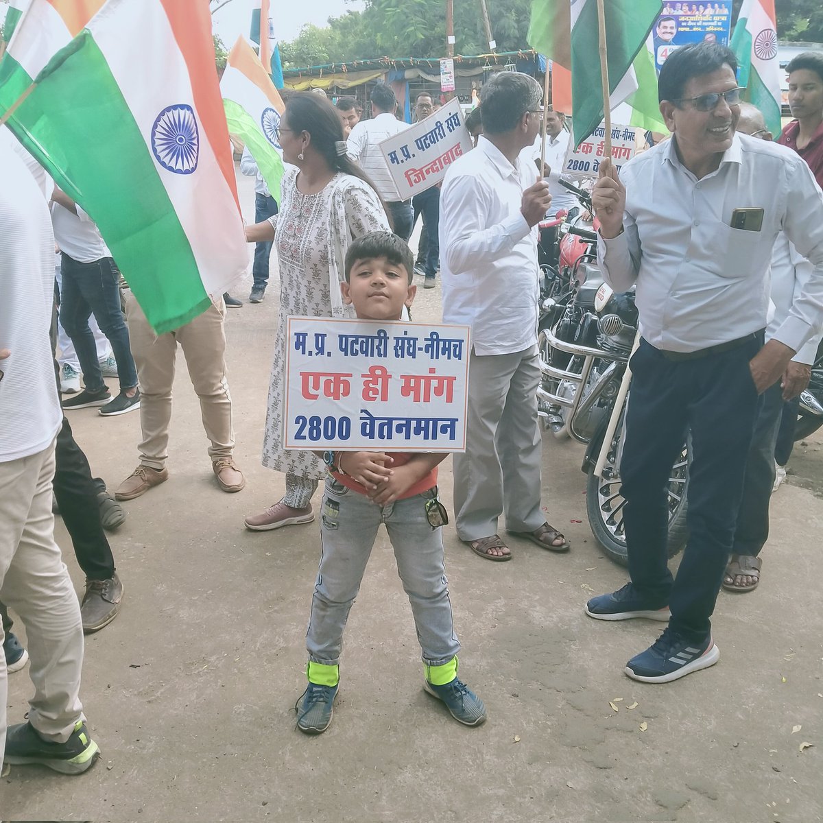 #2800की_घोषणा_पूरी_करो
<a href="/ChouhanShivraj/">Shivraj Singh Chouhan</a> 
<a href="/AmitShahOffice/">Office of Amit Shah</a> 
<a href="/narendramodi/">Narendra Modi</a> 
<a href="/OfficeofSSC/">Office of Shivraj</a> 
<a href="/vdsharmabjp/">VD Sharma</a> 
<a href="/JM_Scindia/">Jyotiraditya M. Scindia</a> 
<a href="/mppatwarisangh/">मध्यप्रदेश पटवारी संघ भोपाल</a> एक ही मांग