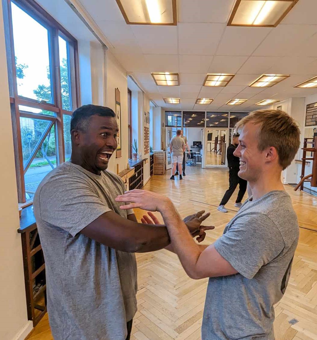 DKwingtsun's tweet photo. Torsdagsholdet (18:00-19:30) varetages af Sihing Mathias. På holdet kan du få svar på alle dine WingTsun spørgsmål, få trænet din basisstruktur, få trænet dine programmer og ikke mindst hygge dig med fornuftige ligesindede mennesker!
#WT #WingTsun #7Struktura https://t.co/kwnj2FrhGO