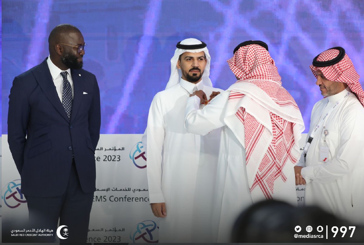 mediasrcaen's tweet photo. The #FirstSaudi 🇸🇦 honored with The Florence Nightingale Medal

Abdulmajeed bin Askar Al Enzi
In the Saudi Emergency Medical Services Conference
 @First1Saudi https://t.co/aHBmHFPNOh
