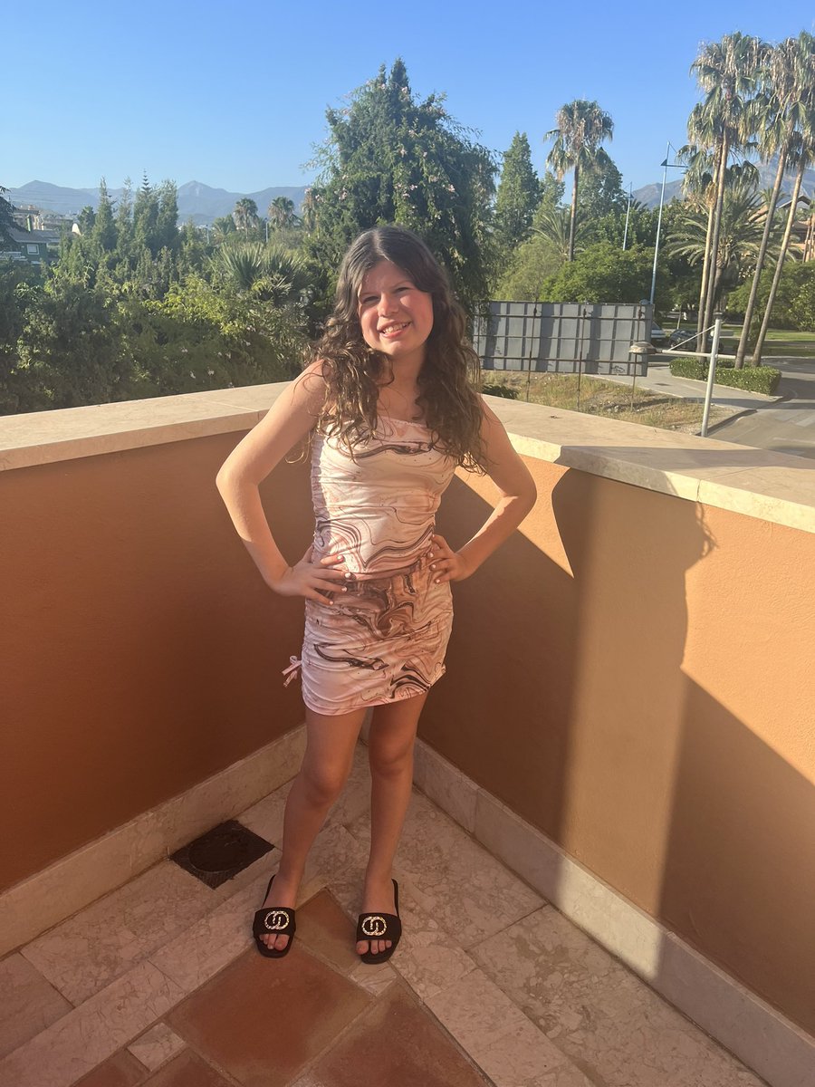 lisambrown13's tweet photo. Happy 13th birthday to our gorgeous daughter Chloe 🎉Always remembering Chloe’s donor family for making this day possible 💕Taking her to Harry Potter Studios…she’s a huge fan! It would be amazing if she could get a birthday shout out from @EmmaWatson @thisisbwright @jk_rowling https://t.co/XzQdeXYYW2