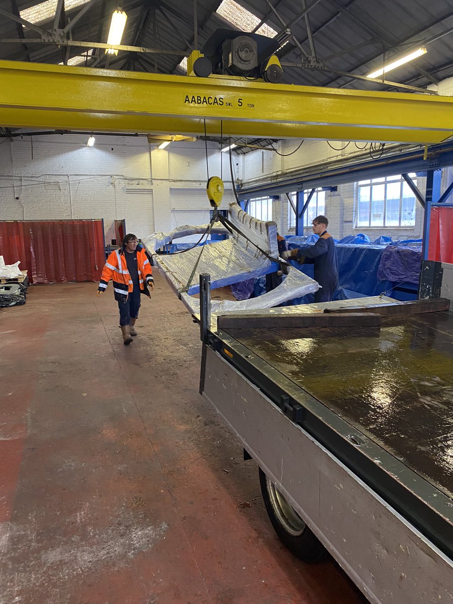 Wet Monday morning start for me and Maggie on Liverpool docks with delivery of an industrial trolly for AFT Garston over to Birkenhead! #UKn01Courier #UKSamedayTransport