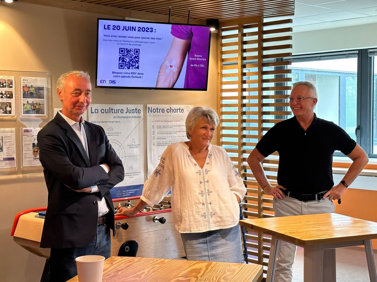 frederic_lajoux's tweet photo. #ElectrictourdelaMarne Dans le cadre de la semaine de la mobilité européenne, nous accueillons les élus sur notre site de Reims St Charles avant d’entamer un parcours de 100 km à bord de nos voitures électriques à la découverte de projets des territoires engagés dans la TE⚡️🔵 https://t.co/6QI2ULZFMW