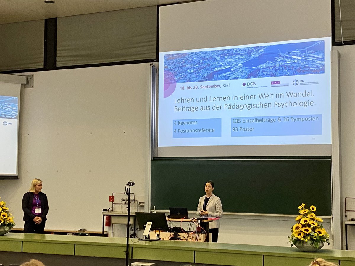 DGPs_PaedPsych's tweet photo. Es geht los! 🥳 Feierliche Eröffnung der  #PAEPS2023 in Kiel (@IPN_Kiel, @kieluni) mit Grußworten von @KollerOlaf, Jens Möller, Uta Klusmann, Friederike Zimmermann, Jörn Sparfeldt für die Sprechergruppe &amp; Präsidentin Simone Fulda 👏🏻🎉 https://t.co/RKWDdFXsrd