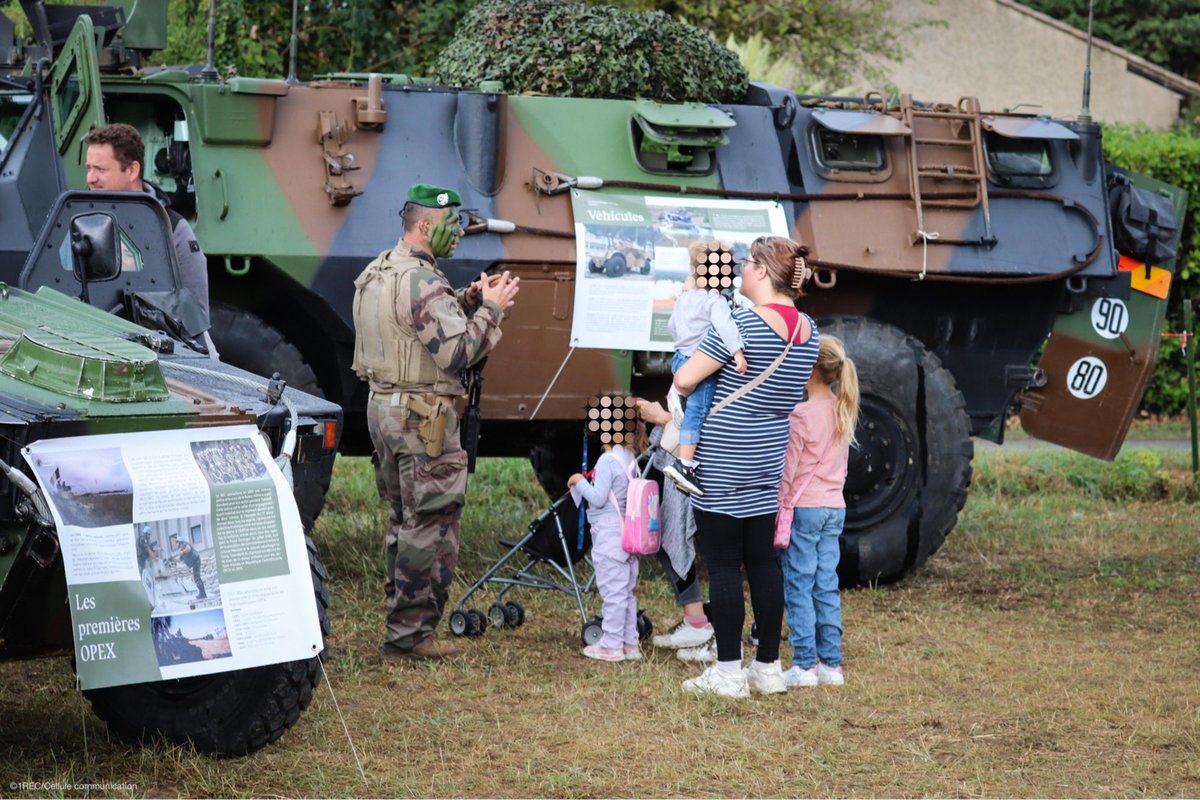 Chefdecorps1REC's tweet photo. Comme à chaque exercice en terrain libre, le 5ESC a ouvert les portes de son bivouac. Cette fois-ci aux habitants de #Rians venus nombreux pour découvrir notre quotidien, nos missions et nos matériels 🪖
Merci pour ces échanges et votre soutien en ce week-end de #JEP2023 https://t.co/ikJWwXAVLJ