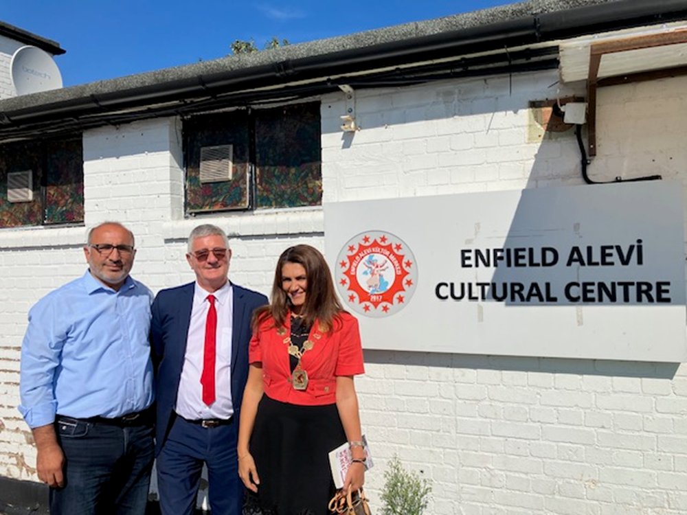 Mayor of Enfield (@mayorofenfield) on Twitter photo The Mayor of Enfield, Cllr Suna Hurman, visited the Alevi Culture Centre with the CEO of Nightingale Cancer Support, Nick Jacobs, who is hoping to connect with hard-to-reach communities offering support to cancer sufferers and their families.
<a href="/NightingaleCSC/">The Nightingale</a> The Mayor of Enfield, Cllr Suna Hurman, visited the Alevi Culture Centre with the CEO of Nightingale Cancer Support, Nick Jacobs, who is hoping to connect with hard-to-reach communities offering support to cancer sufferers and their families.
<a href="/NightingaleCSC/">The Nightingale</a>