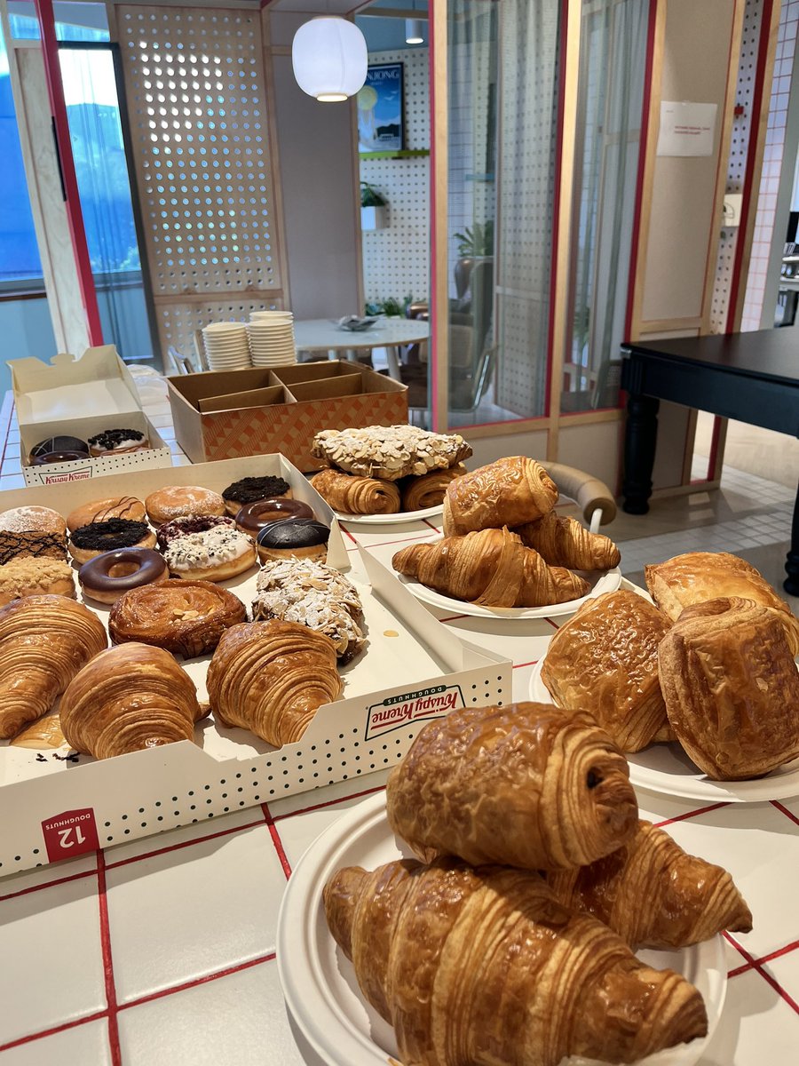 atato_tech's tweet photo. 1/ How was #Token2049 for everyone?

Ours was productive! 🏃

A recap. 

First, thanks to everyone who attended our DeFi, dApps, DAOS: Breakfast of Champions. 🤗

Over 100+ people attended, mostly Web3 CXOs and VCs. 

The croissants vanished in no time. 😅 https://t.co/4h7Ky5SqHJ