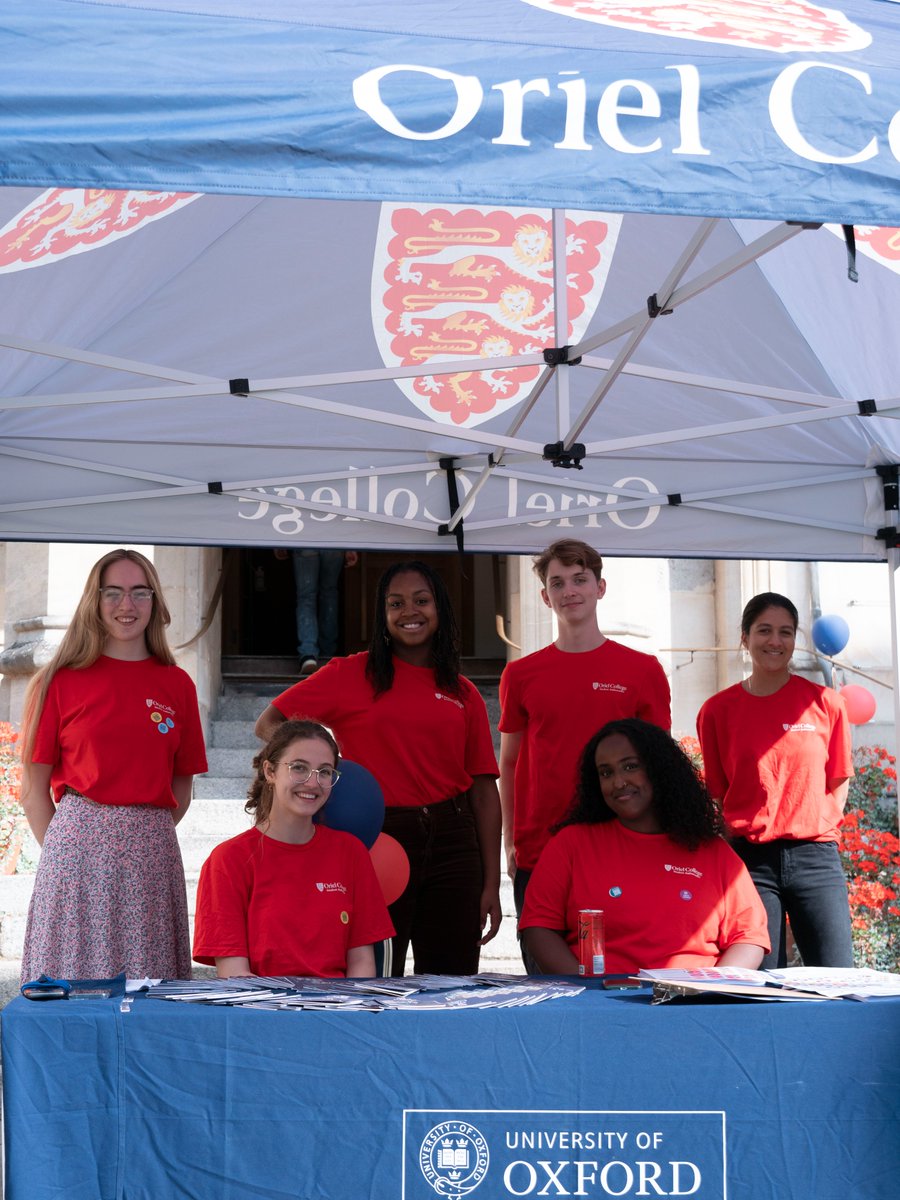 OrielOxford's tweet photo. 📸 Outreach Officer Arron O’Connor with student ambassadors at last Friday's Open Day

@OxOutreach | #OxOpenDays https://t.co/zaKiY1W0yd