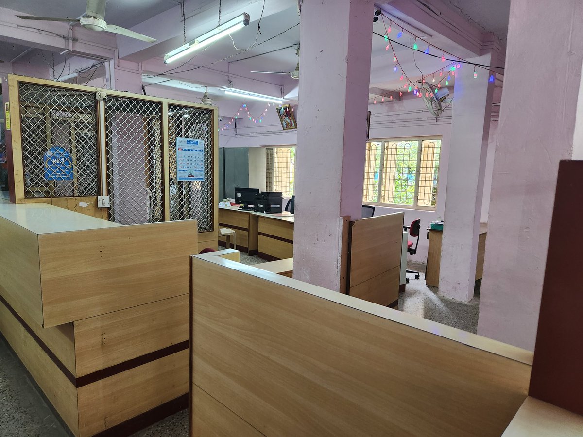 Sacel007's tweet photo. There is follow up of rotational basis lunch time in the bank of Maharashtra branch - Koregaon lamxi nagar.
Dist - satara - 415501

Customers are kept waiting for 2 hours saying lunch time from 1 pm to 3 pm. https://t.co/wkEOBTVFdI