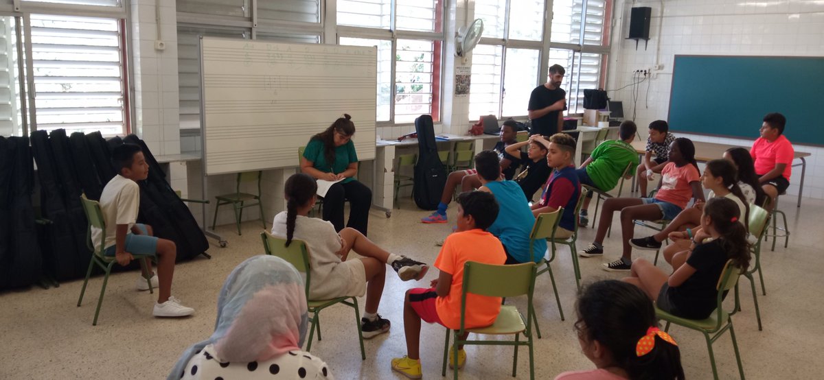 Avui s'inicien les classes de Jazz Manouche a l'Escola Josep Janés... Com diu el lema d'enguany, curs 23/24: "L'escola és bona si la música sona". Bravoooo 👏👏👏 <a href="/lhdigitalh/">LHdigital</a> <a href="/educaciocat/">Educació</a> <a href="/LHCultura/">Cultura L'H</a> <a href="/EMMCACentreArts/">EMMCA</a> @