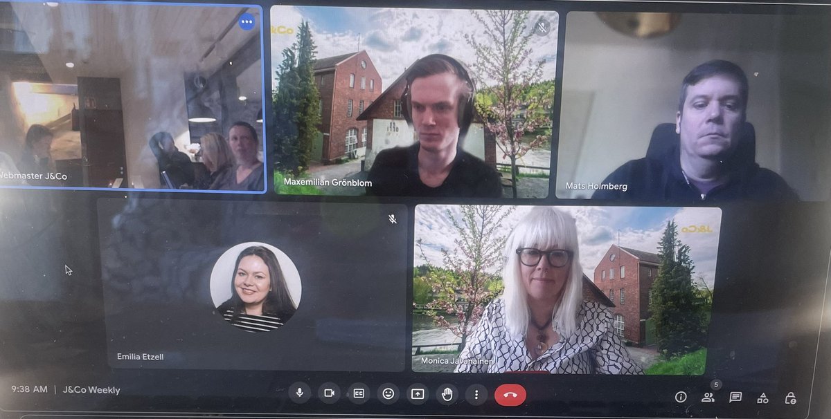 MJavanainen's tweet image. Aamupalaverissa käytiin vielä läpi WordCampin antimia. Oli kiva huomata kuinka isossa roolissa ilmastonmutos ja kulttuurien diversiteetti oli tapahtumassa. #wcfi #greencoding #ilmastonmuutos #vastuullisuus #weekly