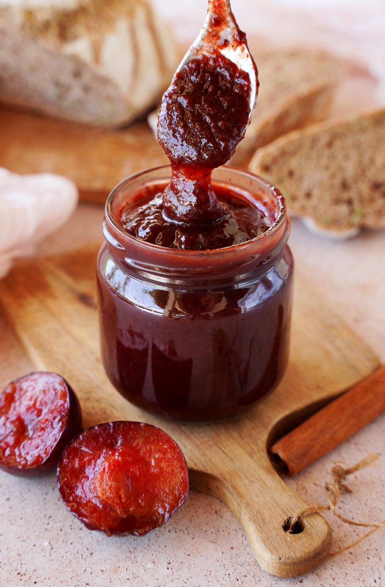 This easy fail-proof plum jam is the perfect way to preserve seasonal ripe plums – no peeling, no pectin, perfectly spiced, sugar-free, and ready in just 30 minutes! Enjoy on homemade bread with peanut butter. 😍
📌Recipe: elavegan.com/plum-jam-recip…
#Elavegan
#veganrecipe
#plumjam