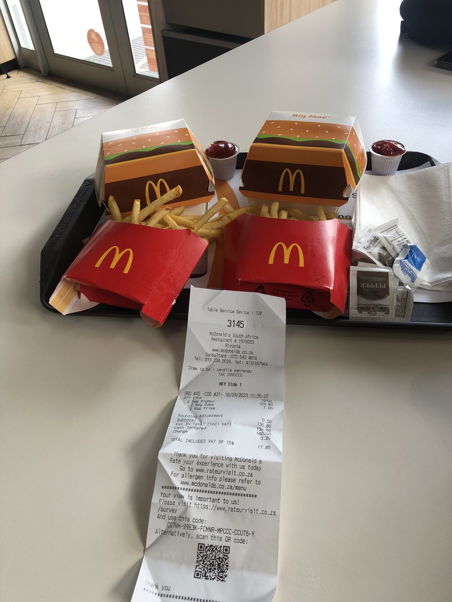 Sanzab_'s tweet photo. @McDonalds_SA is this how you want to save at the expense of the customers. Why is you container of the chips like this? Why is it folded at the bottom to a point that is torn. Please McDonalds make me understand. I paid a lot of money to be cheated on like this. https://t.co/fTGoc5o5jC