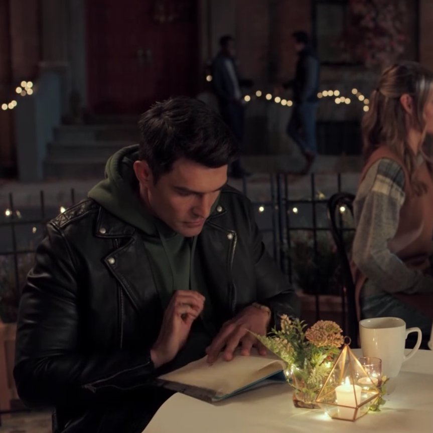 ellysmelancholy's tweet photo. i go out and sit in restaurants and i have this i have this little odd hope in the back of my mind that someday someone who knows me will see me and will come and sit in the chair across from me.
πππ
#NotesofAutumn https://t.co/AdjO178qyo
