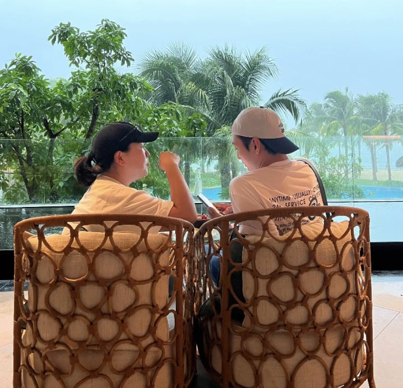 breadyksoo's tweet photo. Yeon Bo Ra shared a picture of her and minjae when they were in vietnam๐ฅน
#KimMinJae #YeonBoRa https://t.co/sffHgk2UJL