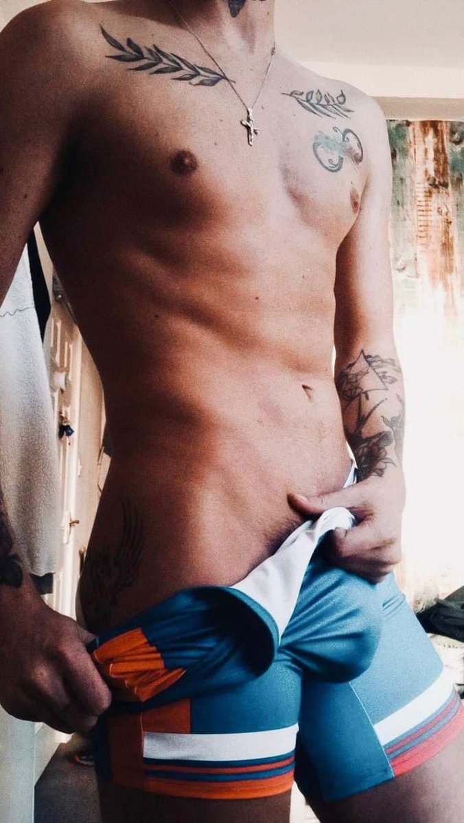 jaspertim1996's tweet photo. #singlet #kink #gaykink #lycra #tattoo #gayfitness https://t.co/FmUPBZcXpE