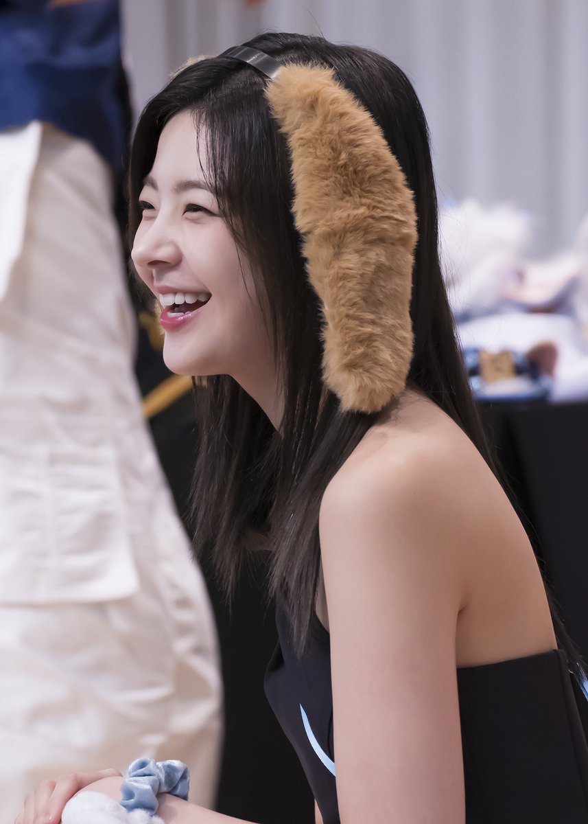 kjkpdf's tweet photo. spread more love for my beautiful girl in the world <3 https://t.co/AuPl7tT2y7